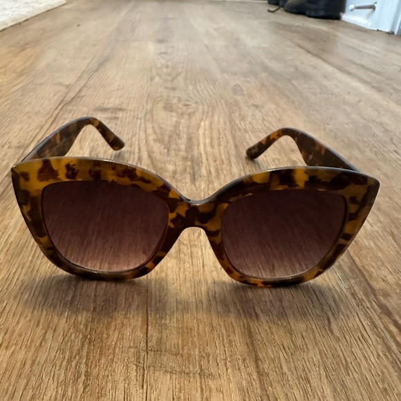 Target Tortoise Shell Sunglasses - Picture 2 of 5